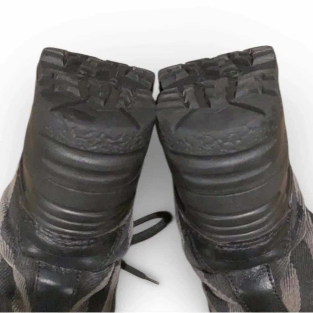 Authentic Burberry luxury designer Waterproof Toddler lined winter snow boots 10